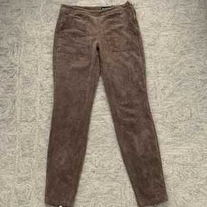 🔥SOLD🔥 EUC BlankNYC faux suede cropped moto pants size 25
